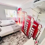 Spacious Flat In Central Lisbon, Top For Tourists
